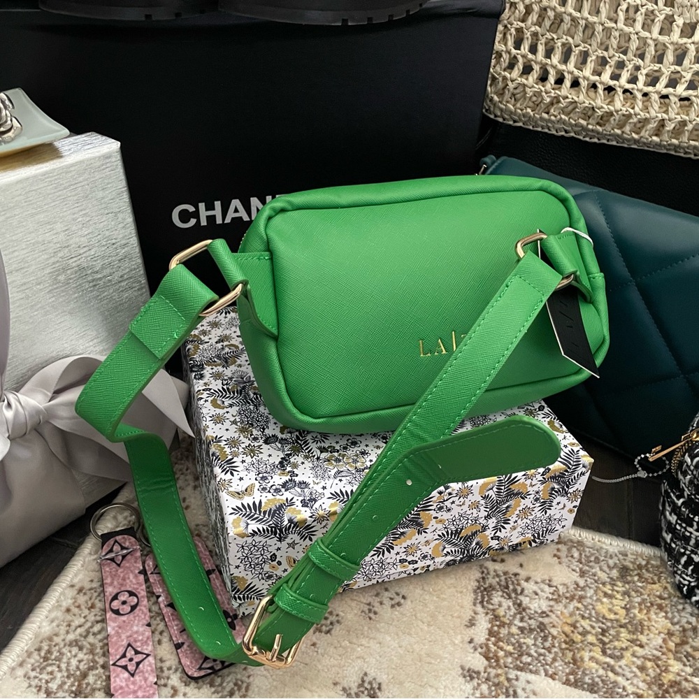 DEVON🌟Green “I Speak Fluent Italian” Bum Bag w/ Gold Hardware 🌟NWT - Picture 6 of 7